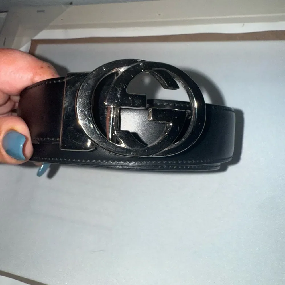 Used men’s reversible Gucci Leather Belt with Silver Clasp like new